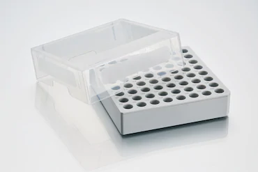 艾本德儲存盒 8 × 8, 可放置 64  個(gè)試管， 1  –  2  mL，3  件，高 53  mm，2  英寸，聚丙烯材料，可耐受最低 -86  °C，可高溫高壓滅菌，帶蓋子并具有數(shù)字字母標(biāo)識